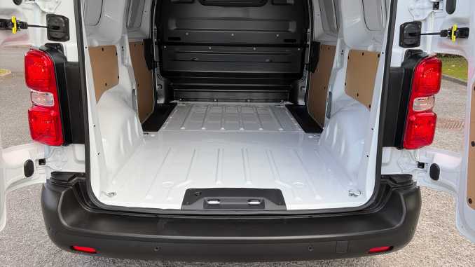 Vauxhall Vivaro L2 Diesel 2.0 Turbo D 145 Prime H1 Van - Image 12